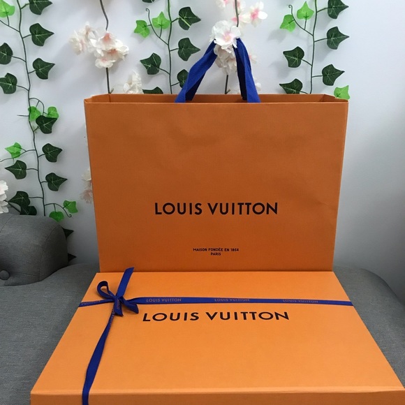 Louis Vuitton Reykjavik Scarf - Picture 7 of 8